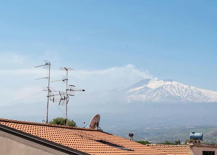Un Passo Dal Mare Due Dall\'Etna